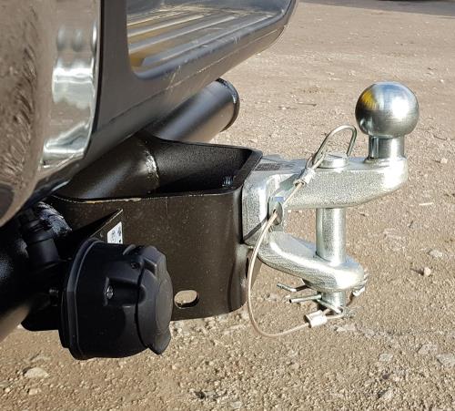 Maypole 50mm Silver Ball And Pin Hitch 4x4 Pick-Up Commercials MP82 - Maypole082FITTED2.jpg